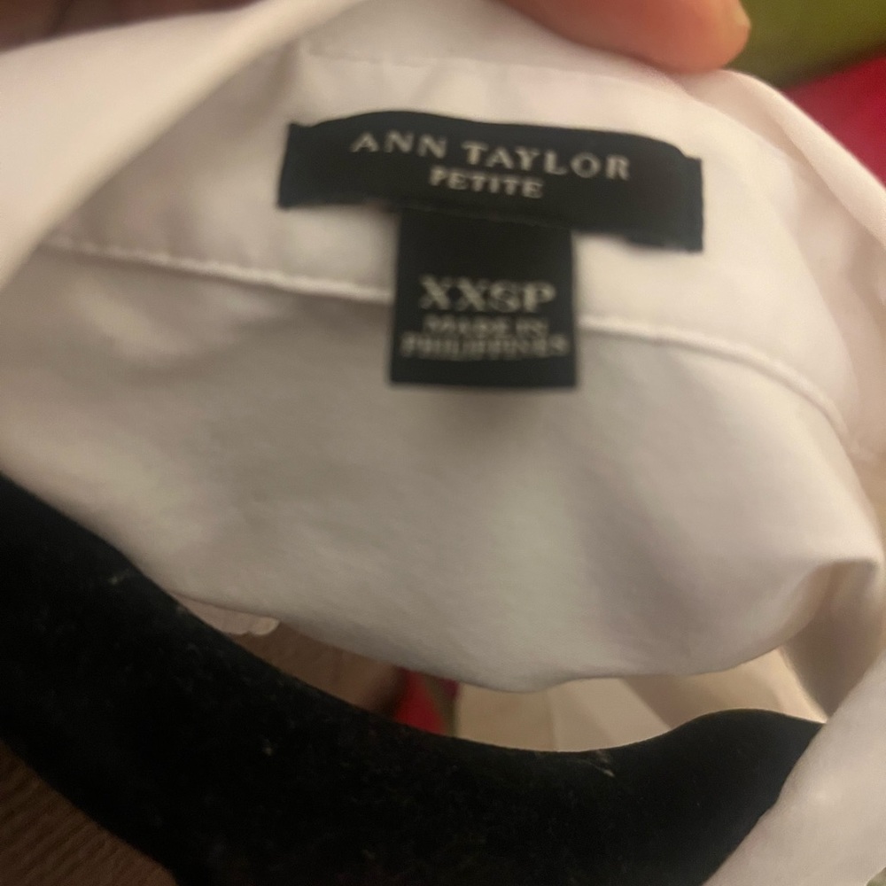 Ann Taylor Cream Sleeveless Blouse - Picture 4 of 7